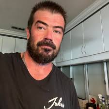 Which celebrity isn't aging at all?