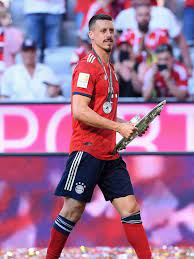 Sandro wagner s'engage librement avec le tianjin teda et il portera le numéro 9. Former Bayern Player Sandro Wagner Retires From Professional Football Fc Bayern
