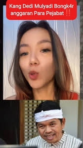 Direposting dari akun X lae Denny Siregar Makin suka sama gayanya mak  banteng.. Wanita besi. Dikeroyok banyak pria, tapi tetap keras hati..  Salut, bunda.. 🥃 🤟