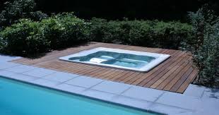 buitenvloer bij jacuzzi jacuzzi vloer exterior tida parket zwembad overkapping tida tidaparket tida parket p buiten vloeren zwembad ontwerpen tuin