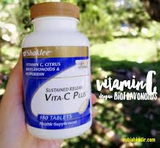 Pengambilan vitamin c yang mencukupi mampu mendorong pengeluaran kolagen dan melindungi lapisan kulit daripadan kerosakan pancaran matahari seterusnya mampu menjadikan kulit kelihatan sihat, gebu dan awet. Vitamin C Untuk Hilangkan Jeragat Rubiah Kadir