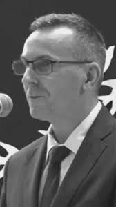 Z ogromnym smutkiem i głębokim żalem informujemy, że opuścił nas nasz  Przyjaciel Kamil Krawczyk. Żył lat 29. Współtworzył nasze stowarzyszenie.  Jego oczkiem w głowie był projekt Gwiazdy na Gwiazdkę. Kochał ludzi, kochał