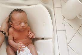 Line the tub or sink with a clean towel. The Best Products For Your Premature Baby After The Nicu