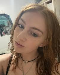 Kayla Davison's Instagram, Twitter & Facebook