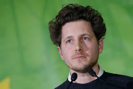 Nous sommes la première génération qui ressent vraiment le dérèglement climatique et la dernière qui peut agir pour l'enrayer. Julien Bayou La Mauvaise Nouvelle Pour L Ecologie Politique