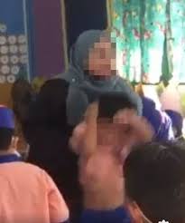 Cikgu mengajar sabah pinagan ditolak kemurungan bakar kereta. Padah Rakam Cikgu Campak Murid Tadika Guru Praktikal Dakwa Kena Buang Dah Berkali Kali Pengetua Pesan Kawal Emosi Tapi Tak Diendahkan Viral Mstar