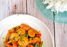 Panaskan minyak serta goreng udang sebentar hingga berubah warna, angkat, sisihkan. Resipi Udang Goreng Kunyit Simple Oleh Mummyzueralicious Cookpad