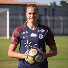 In 12 afleveringen geven de oranje leeuwinnen samen. Anouk Dekker Facebook