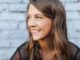 Allie Holcomb's Instagram, Twitter & Facebook