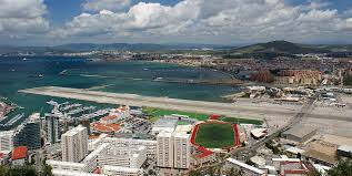 O seu aspeto é de um promontório com 426 m de. Gibraltar A Guide About The Border Getting To The Rock And Things To Do