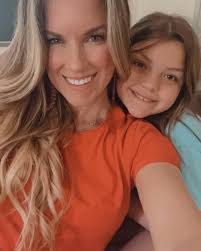 Colleen Hendrix's Instagram, Twitter & Facebook