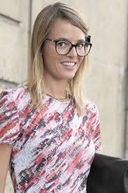 Las celebrities lucen su miopía con estilo