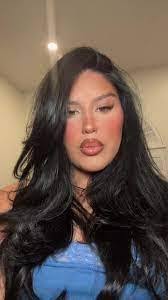 Monique Larsen's Instagram, Twitter & Facebook