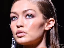Fast base foundation perfecciona, contornea y resalta tu rostro. La Nueva Tendencia En Piel Se Llama Dewy Y Asi Se Consigue Vogue Espana