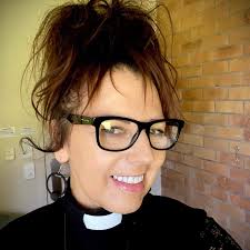 This Bangkok street sweeper has gained international fame for her unique  approach to taking her dog to work.