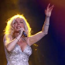 Marisela rompe en llanto debido a la salud de su madre