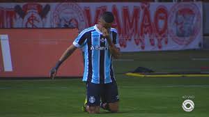 Is your network connection unstable or browser. Heroi Do Gremio No Gre Nal Explica Promessa No Beira Rio E Diz Que Usa Futebol Como Remedio Gremio Ge