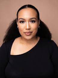 Angelique Owen's Instagram, Twitter & Facebook