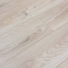 Paired with a mix of light and dark décor alongside some pops of color in soft goods, barn oak laminate flooring is the perfect color to create a warm space. Laminate Flooring Tiles Light Brown Maple 8mm Sisu Laminate Envirobuild