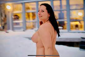 In Norwegen nackt im Schnee und schön g*****t von ViolettaAngel