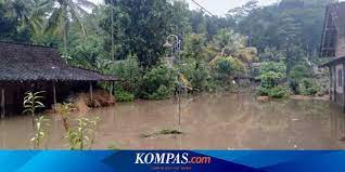 Banjir kecil diertikan sebagai banjir yang tidak memberi. Banjir Dan Longsor Landa Wonogiri Belasan Rumah Warga Terdampak