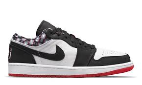 Well, one of those colorways is the black toe air jordan 1 which was one of those shoes that had jordan heads drooling just a few years ago. Nike Air Jordan 1 Low Quai 54 Black White Release Infos Snkraddicted