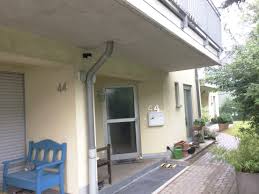 Auf der unteren etage befindet sich das großzügig geschnitte wohnzimmer und schlafzimmer, sowie ein gefliestes bad mit wanne. 4 Zimmer Wohnung Zum Verkauf 42111 Wuppertal Mapio Net