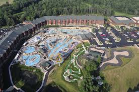 Great Wolf Lodge Has Indoor And Outdoor Waterparks In Wisconsin Dells Wilderness Wisconsin Dells Travel Lodge Resorts In Wisconsin