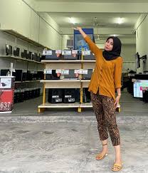 Dan sehingga kini, lebih 100 orang pelajar di parlimen muar telah pun menerima sumbangan laptop. Anak Pak Guard Beri Laptop Percuma Bantu Pelajar Terinspirasi Dengan Syed Saddiq Selepas Pernah Susah Masa Belajar Di Universiti Viral Mstar