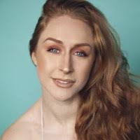 Corinne Holt's Instagram, Twitter & Facebook