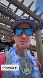 I believe everyone should definitely put disney world as a bucket list item  and do it. #smallz #mamajune #worldofdisney #disneyspringsorlando  #magickingdomcastle #fireworkshow #waltdisneyworld