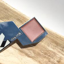 Abundance är vinterns creme rouge och är inspirerad av vår tids a rich color that gives cheeks a modern glow and feel kirsten kjaer weis. Kjaer Weis Cream Blush Abundance Desired Glow Review Swatches The Beauty Endeavor