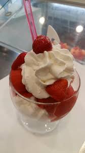 Ammollate la gelatina in acqua; Cremolato Di Fragola Con Panna Strawberry Slush With Cream Foto Di Gelateria Frullala Roma Tripadvisor