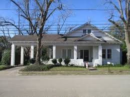 For Sale 57 500 Solid House With Tall Ceilings And Some Other Classic Design Features Large Private Yard And Beautiful Fr Victorian Homes Large Homes Ozark
