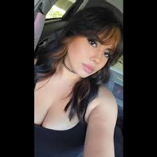 Should I choose a 5th wheel or motorhome for full-time living?