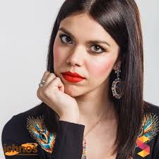 📌 Laura Spano . 🤔 Chissà quante volte ti sarà capitato di canticchiare le  sue canzoni dopo aver ascoltato i suoi duetti con Giuliano Marongiu...  👨🏻‍🎤 Laura Spano è questo: coinvolgente e