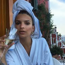 Selena Gomez Emily Ratajkowski And More Of The Best Celebrity Beauty Instagrams Vogue Emily Ratajkowski Style Emily Ratajkowski Celebrity Beauty