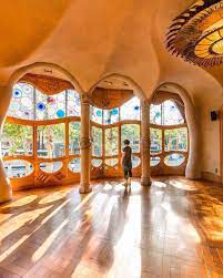 Gaudi's unique approach to design has resulted in some of the most creative and impressive buildings you will ever see. Design Design Love Home Best Gaudi Antoni Gaudi Casa Batllo