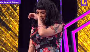 Christell jazmín rodríguez carrillo (talcahuano, 2 de enero de 1998) es una cantante chilena, que se hizo conocida a los 5 años en el programa rojo fama contrafama de tvn, imitando en un concurso a la cantante maría josé quintanilla. Yo Soy Mon Laferte Se Quiebra En El Set Tras Interpretar Consagrada La Republica