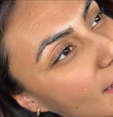 Cejas de villana 🔥 efecto ojo sexy ! Un cambio de look muy sensual para mi  clienta que ya tiene años haciéndose sus cejas conmigo ✨ Laminado $599  Micropigmentación $3500