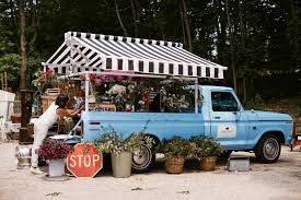 Our florists design beautiful mother's day flowers, valentine's day flowers, and anniversary flowers. Flower Vendors Put The Petal To The Metal Embrace Truck Scene
