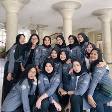 Dapatkan baju couple (baju kapelan) idamanmu dengan harga baju couple yang terbaik. Ootd Pdh Mahasiswa Cewek Mahasiswa Jaket Bikini