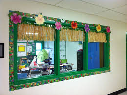 Creative window treatments offers a large selection of custom hunter douglas window treatments, including sheers and shadings, honeycomb shades, shutters, horizontal blinds, vertical blinds, roman shades, roller shades, and woven wood shades. Preschool Window Decoration Ideas For School Novocom Top