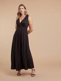 Spero che questo post vi sia utile per capire dove comprare vestiti taglie forti e trovare abbigliamento taglie comode giovanile e fashion. Abiti Taglie Comode B5f26e