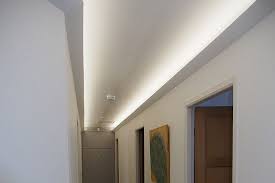 Beispiel 1 Indirekte Led Beleuchtung Der Decke Im Gang Bzw Flur Mit Dem Licht Beispiel 1 Indirekte Led Be Led Beleuchtung Led Deckenbeleuchtung Beleuchtung