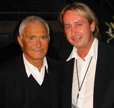 The classic basic layer is a variation on the original mouche, which was created by first international creative director mark hayes demonstrates the iconic nancy kwan cut first executed by vidal sassoon in 1963. File Vidal Sassoon Jpg Wikipedia