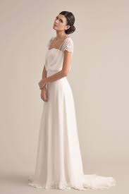 Abiti eleganti che dettano moda, vestiti da cerimonia con linee sobrie e dettagli dallo stile unico, modelli corti e lunghi che vestono con classe, ecco i tratti tipici dell'abbigliamento donna firmato max&co. Federica Abito Da Sposa Bohemien Abiti Da Sposa Abito Da Sposa Semplice