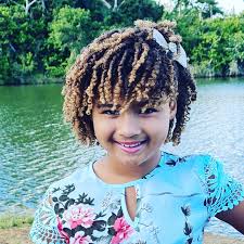 A medida que empecé a quererme, dejé de ansiar tener una vida diferente, y  pude ver que todo lo que me rodeaba me estaba invitando a crecer. Hoy me  acepto- me amo