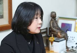 윤미향, '와인 파티' 사진 논란에…깊이 반성, 방역지침 준수했다. ìœ¤ë¯¸í–¥ ì™€ì¸ ì´ì •ë¦¬