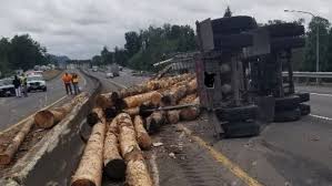 Rollovers happen every day in the trucking industry, but they don't have to. Log Truck Crashes On I 5 North In Centralia 1 Person Hospitalized Katu